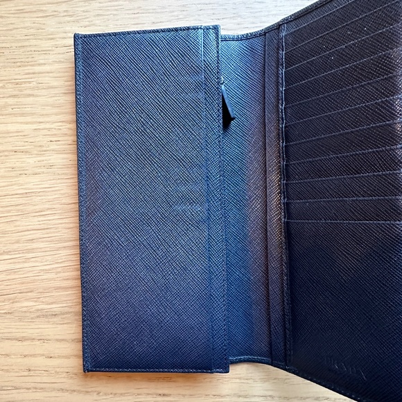 Prada Portaf. Vertical Wallet - Picture 4 of 4